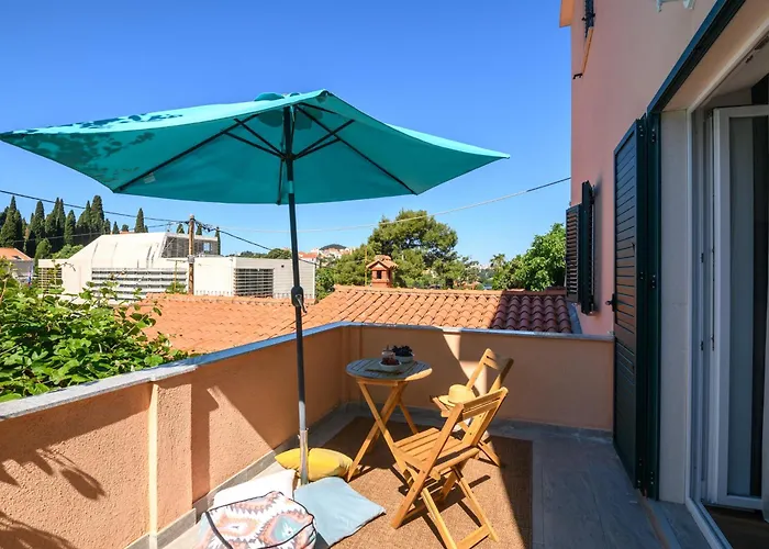 Sunny Getaway Apartments